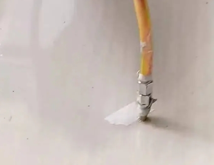 延平瓷砖空鼓维修公司专业解答在瓷砖铺贴过程中，如果使用的砂料过粗（如全部使用了粗砂），可能会导致以下问题